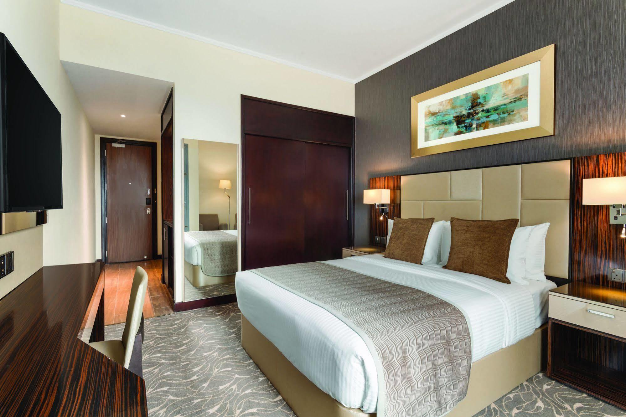 Hotel Hawthorn Extended Stay By Wyndham Abu Dhabi City Center 4*