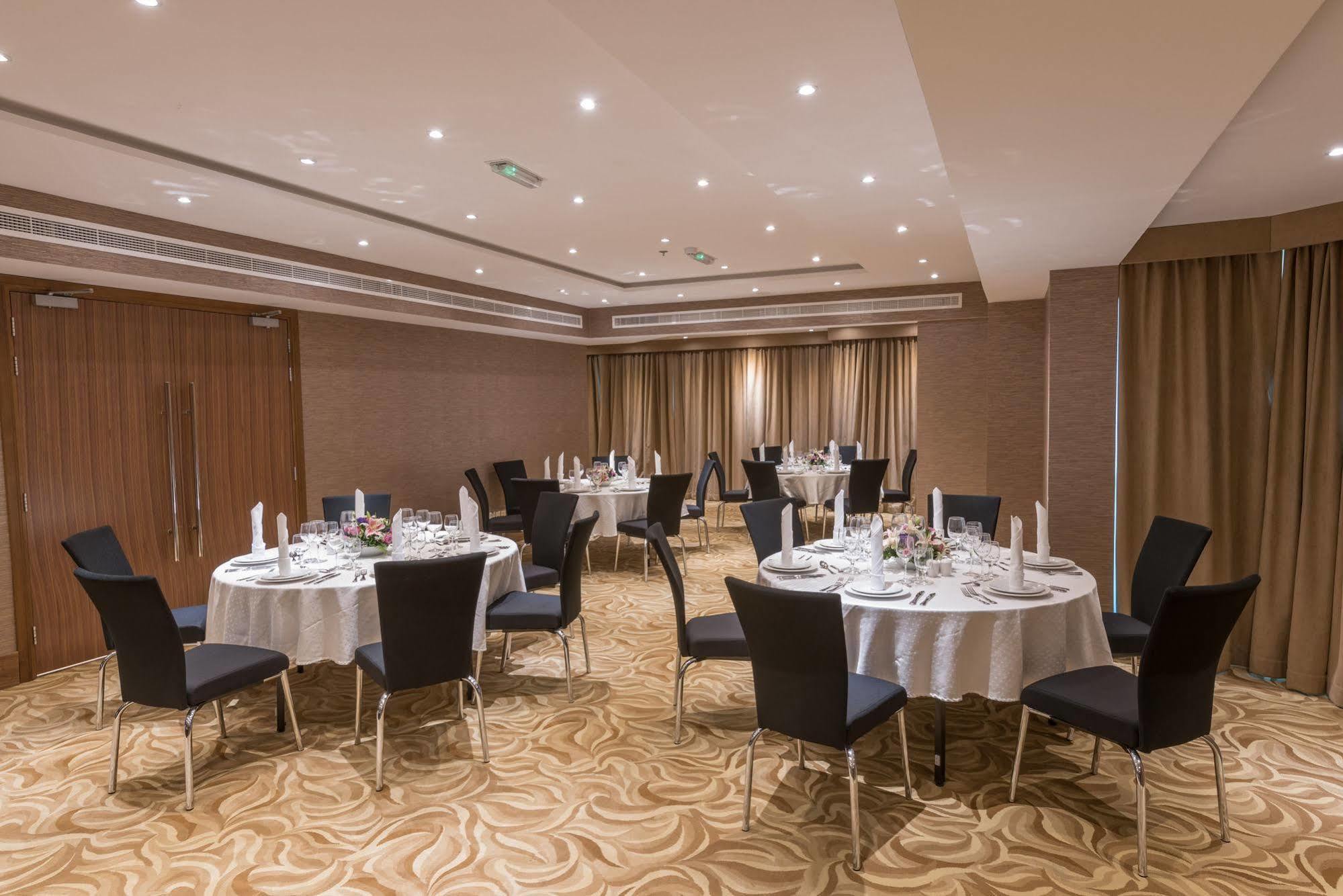Hawthorn Extended Stay By Wyndham Abu Dhabi City Center Hotel 4*