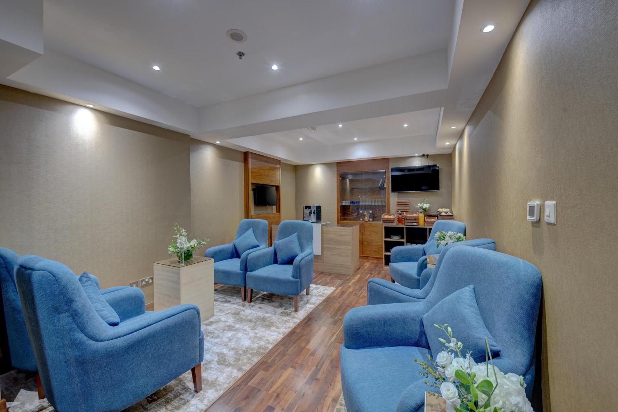 Hotel Hawthorn Extended Stay By Wyndham Abu Dhabi City Center 4*